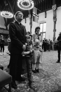 Afscheidsreceptie_in_Ridderzaal_van_Wiegel_(VVD)._Wiegel_en_vrouw_en_kinderen_ti,_Bestanddeelnr_932-1267