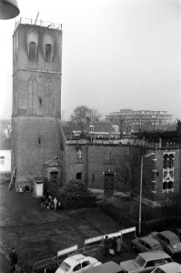Afgebrande_kerk_en_het_oude_stadhuis,_Hilversum,_exterieur,_Bestanddeelnr_925-2174