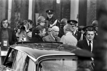 Afloop_gijzeling_in_Consulaat_in_Amsterdam_burgemeester_Samkalden_en_H_C_Sand,_Bestanddeelnr_928-3328