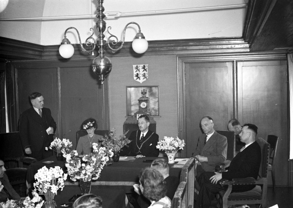 Afscheid_burgemeester_van_Krommenie_J._Kalff._Hij_was_burgemeester_van_1938-1942,_Bestanddeelnr_902-1562
