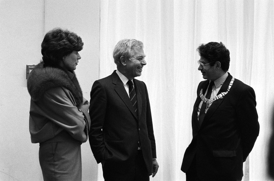 Afscheid_E._de_Wilde_(dir._Stedelijk_Museum_)_en_opening_afscheidstentoonstellin,_Bestanddeelnr_933-1816