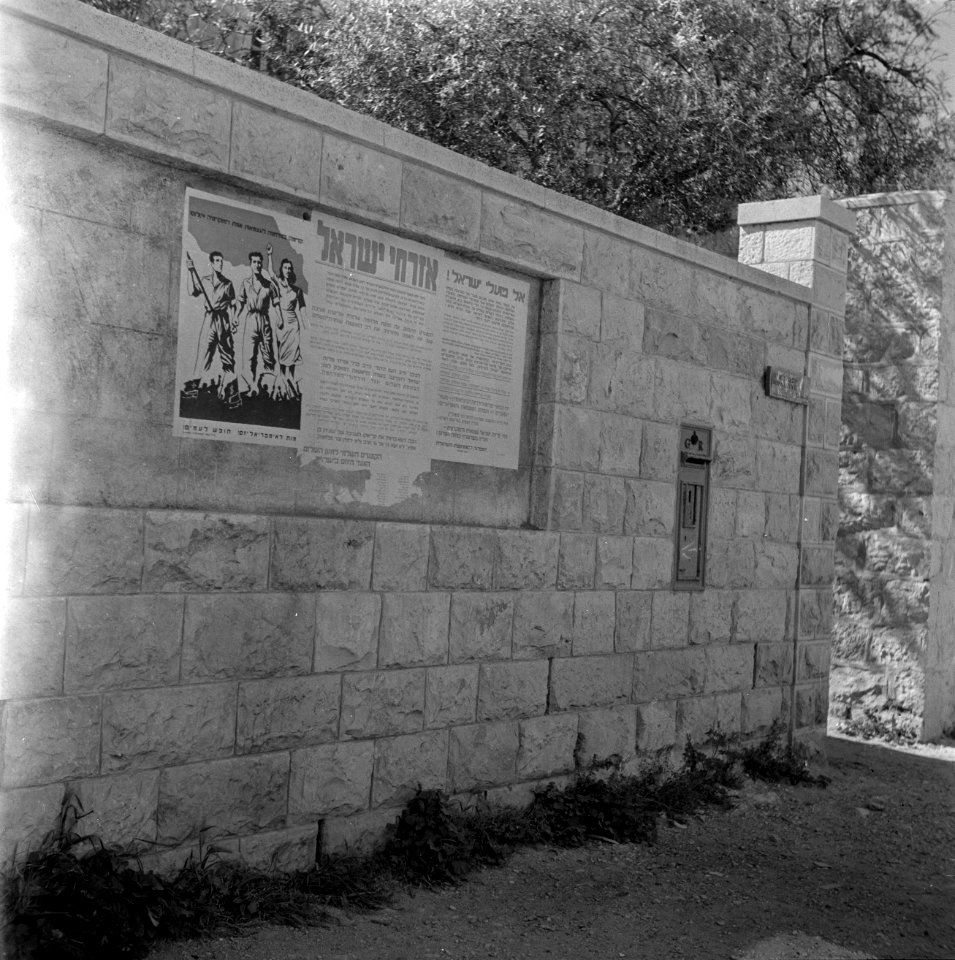 Affiche_op_een_muur,_Bestanddeelnr_255-0342