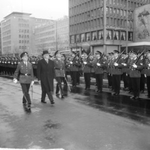 Afscheid_burgemeester_Van_Walsum_van_Rotterdam,_een_laatste_inspectie_van_Rotter,_Bestanddeelnr_917-4641