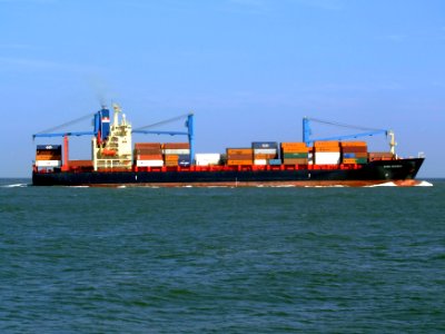 Aenne_Rickmers_p07_approaching_Port_of_Rotterdam,_Holland_19-Apr-2007