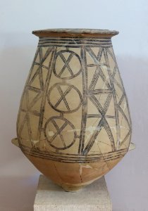 Aegina_middle_bronze_age_storage_jar_with_geometric_painted_decorations photo