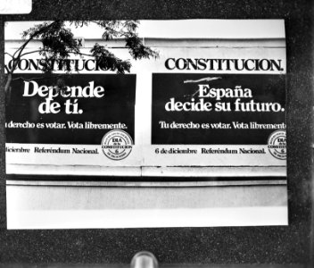 Affiches_in_Spanje_in_verband_met_verkiezingen_over_nieuw_grondwet_6_december_aa,_Bestanddeelnr_930-0184
