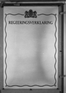 Affiches_en_pamfletten_Tweede_Wereldoorlog_voorbeeld_Regeeringsverklaring,_Bestanddeelnr_935-2433 photo