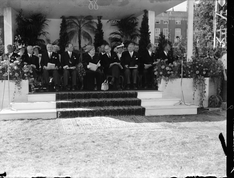 Afscheidshulde_van_de_Haagse_burgerij_Aubade_op_het_Malieveld_in_Den_Haag,_Bestanddeelnr_900-0006