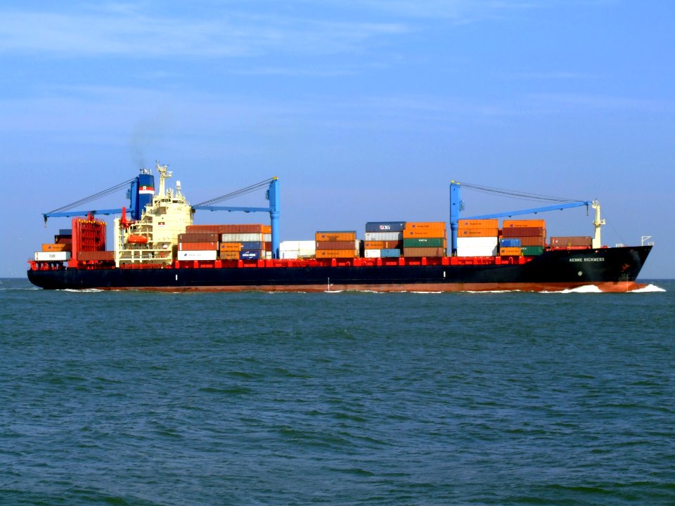 Aenne_Rickmers_p06_approaching_Port_of_Rotterdam,_Holland_19-Apr-2007