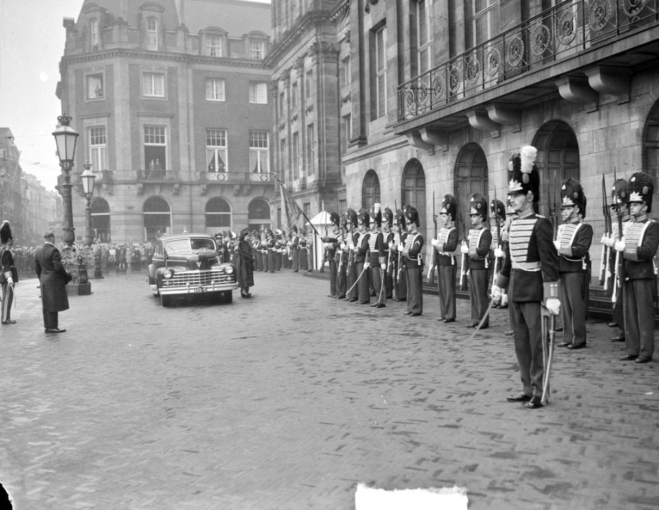 Afscheid_Belgische_gezant._Aankomst_H._M.,_Bestanddeelnr_903-1944