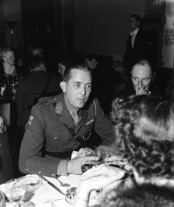 Afscheidsdiner_voor_luitenant-generaal_Simonds_van_het_2e_Canadese_Legerkorps.Ga,_Bestanddeelnr_901-2969