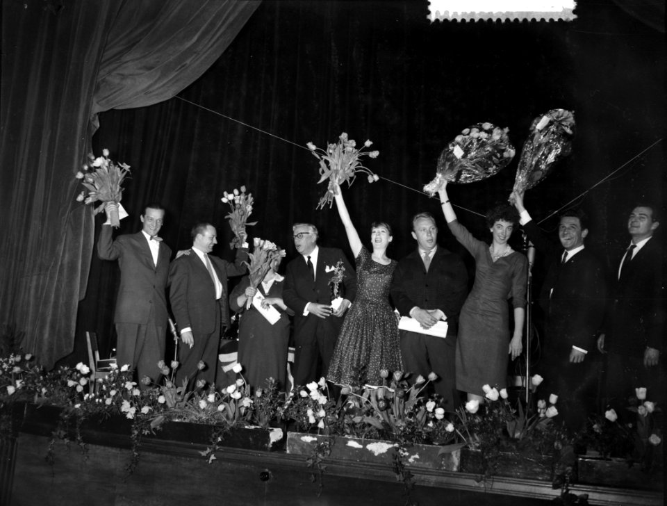 Afscheid_Familie_Doorsnee_in_concertgebouw,_Bestanddeelnr_909-4984