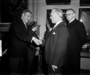 Afscheid_Anton_Van_Duinkerken_Universiteit_Amsterdam_met_Professor_Donkersloot_e,_Bestanddeelnr_905-4536
