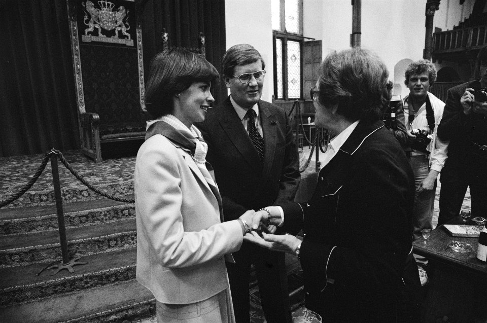 Afscheidsreceptie_in_Ridderzaal_van_Wiegel_(VVD)._Wiegel_en_vrouw_nemen_afscheid,_Bestanddeelnr_932-1268