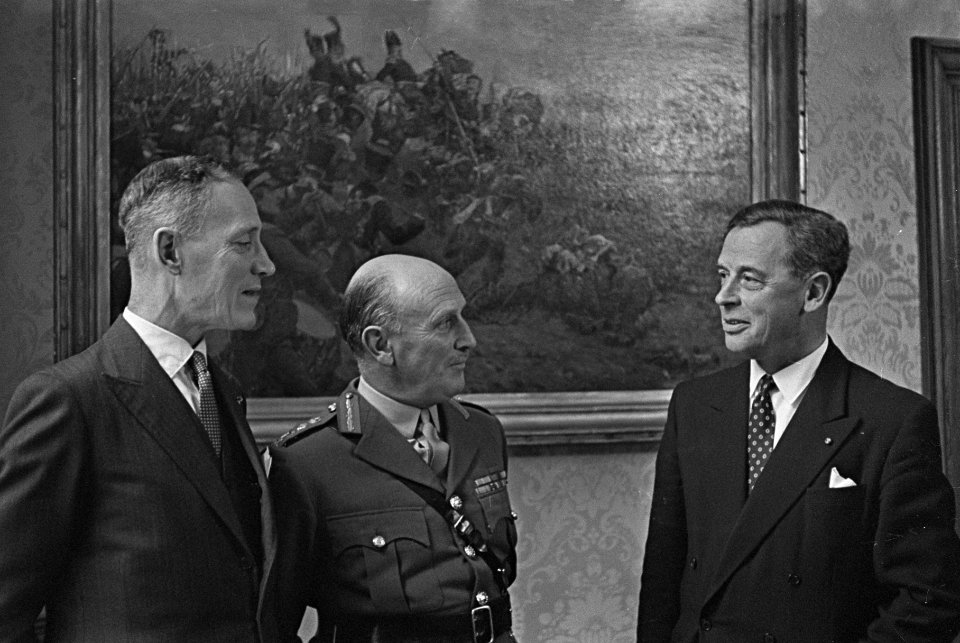 Afscheidsbezoek_van_Generaal_Ward_bij_Minister_Visser_(Defensie),_Bestanddeelnr_910-8522
