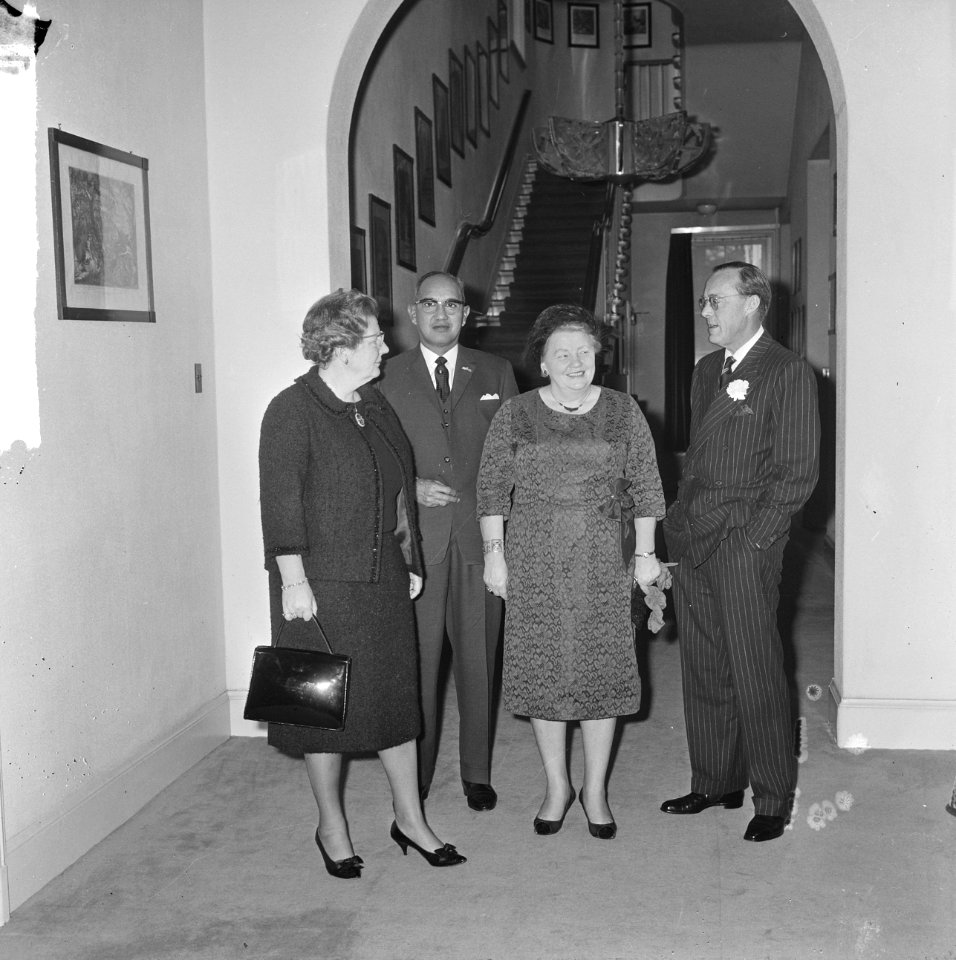 Afscheidslunch_voor_oud-gevolmachtigde_minister_van_Suriname,_mrs._S.D._Emanuels,_Bestanddeelnr_917-3590