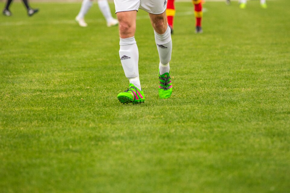 Footballers fielder opponents