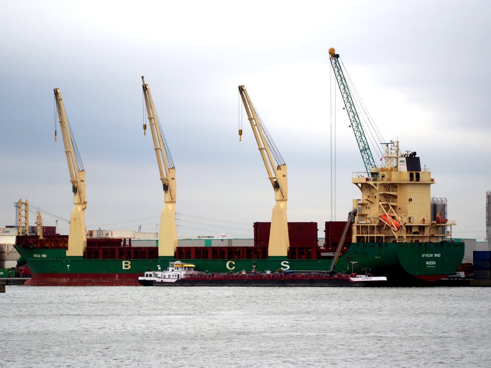 African_Wind_(ship,_2010),_IMO_9423633,_Port_of_Antwerp