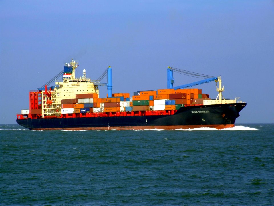 Aenne_Rickmers_p02_approaching_Port_of_Rotterdam,_Holland_19-Apr-2007
