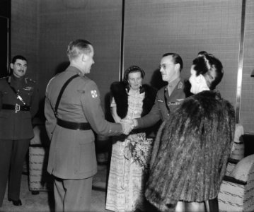 Afscheidsdiner_voor_luitenant-generaal_Simonds_van_het_2e_Canadese_legerkorps._P,_Bestanddeelnr_901-2958