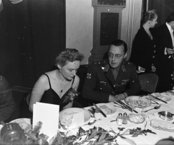 Afscheidsdiner_voor_luitenant-generaal_Simonds_van_het_2e_Canadese_Legerkorps.Pr,_Bestanddeelnr_901-2968
