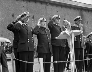 Afscheid_oudste_marineman_werkman_J_T_Jaske_marinekazerne_Amsterdam,_Bestanddeelnr_908-0266