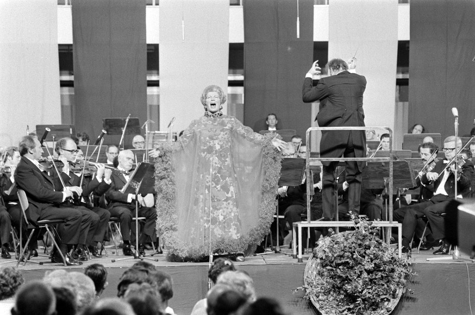 Afscheidsconcert_van_Gre_Brouwenstijn_met_Concertgebouworkest_in_RAI_Amsterdam,_Bestanddeelnr_924-6783