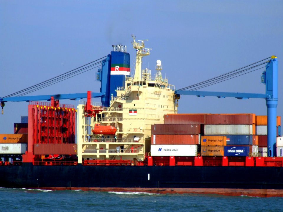 Aenne_Rickmers_p09_approaching_Port_of_Rotterdam,_Holland_19-Apr-2007