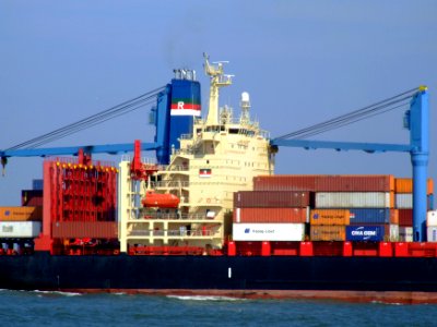 Aenne_Rickmers_p09_approaching_Port_of_Rotterdam,_Holland_19-Apr-2007