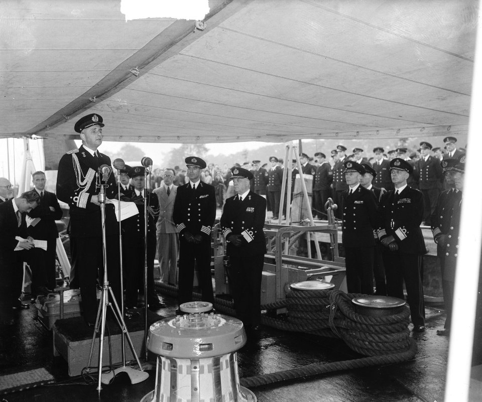 Afscheid_Luitenant_Admiraal_Helfrich_aan_boord_van_Hr._Ms._Jacob_van_Heemskerk,_Bestanddeelnr_903-0347