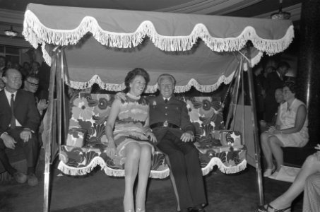 Afscheidsreceptie_hoofdinspecteur_J_Vrijburg_van_bureau_Leidseplein,_Bestanddeelnr_925-7792