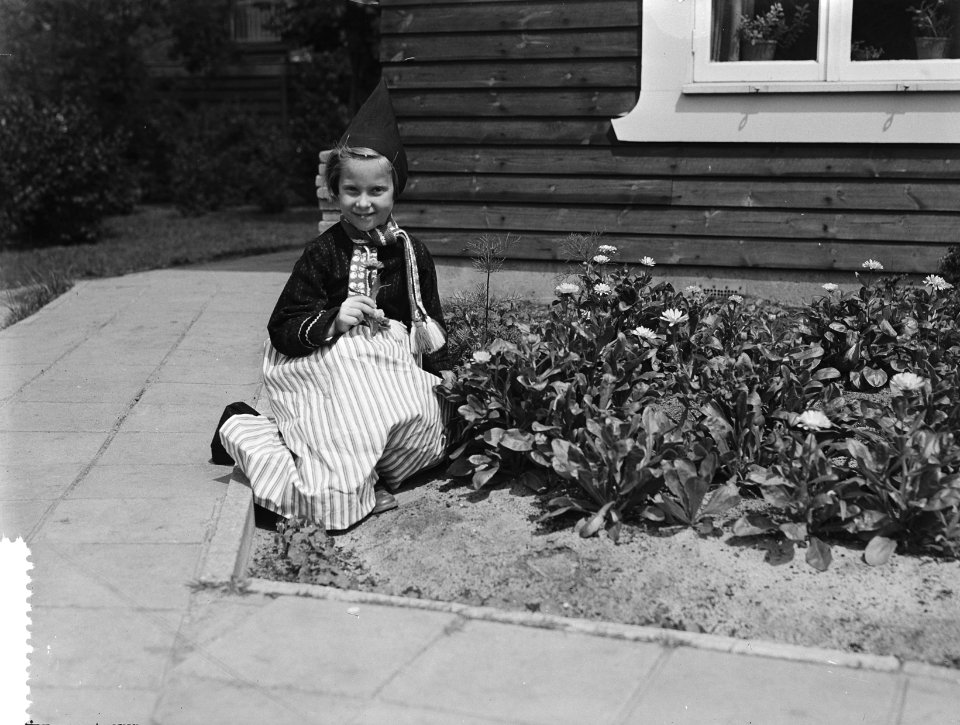 Afscheidsfeest_kinderen_Voorbereidende_school_Uiterwaardenstraat_(gekostumeerde),_Bestanddeelnr_906-5612