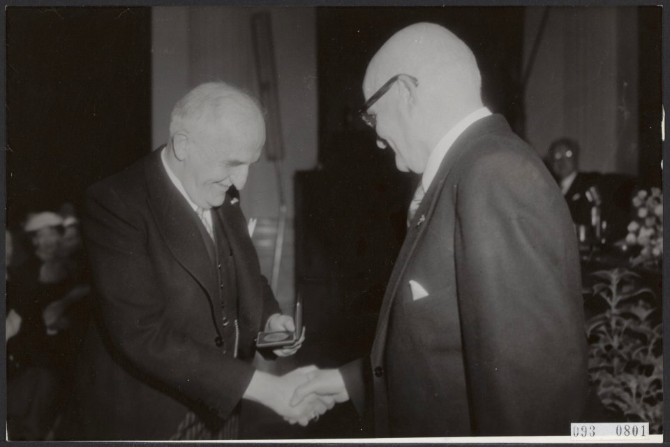 Afscheid,_beroepen,_commissarissen_der_koningin,_Vos_van_Steenwijk,_Bestanddeelnr_093-0801