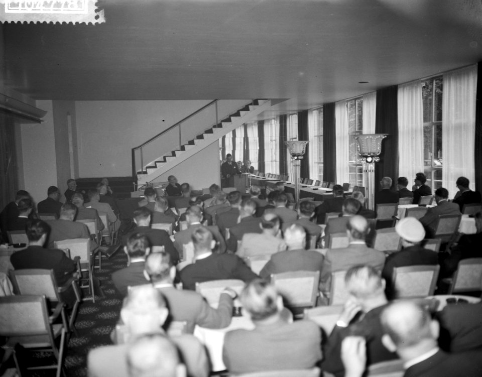 Afrikadag_in_de_Stadsschouwburg_tgv_het_15-jarig_bestaan_van_het_Afrikainstit,_Bestanddeelnr_910-4778