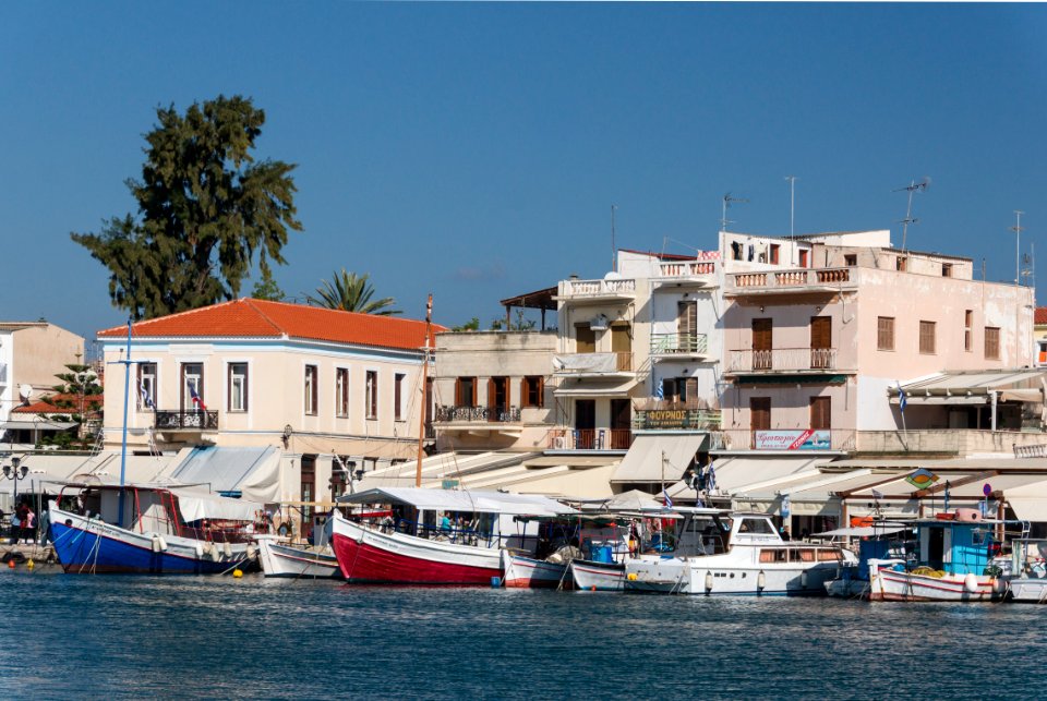 Aegina_harbour_embankment