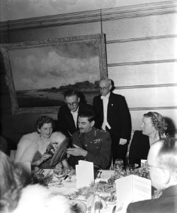 Afscheidsdiner_voor_de_Canadese_luitenant-generaal_G.G._(Guy_Granville)_Simonds_,_Bestanddeelnr_901-2413