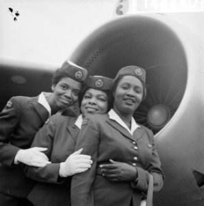 Afrikaanse_stewardessen_voor_het_eerst_op_Schiphol,_v.l.n.r._miss_Emdin,_O_Koro…,_Bestanddeelnr_914-4440