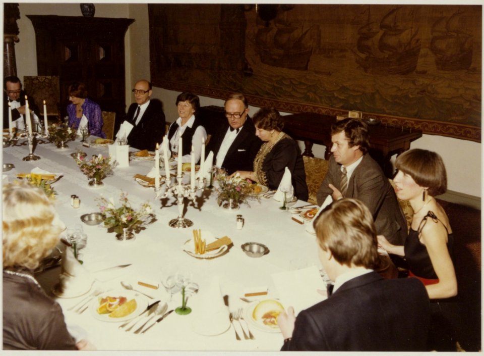Afscheidsdiner_voor_wethouder_L.D._van_den_Berg_(CDA)_,_5de_van_links
