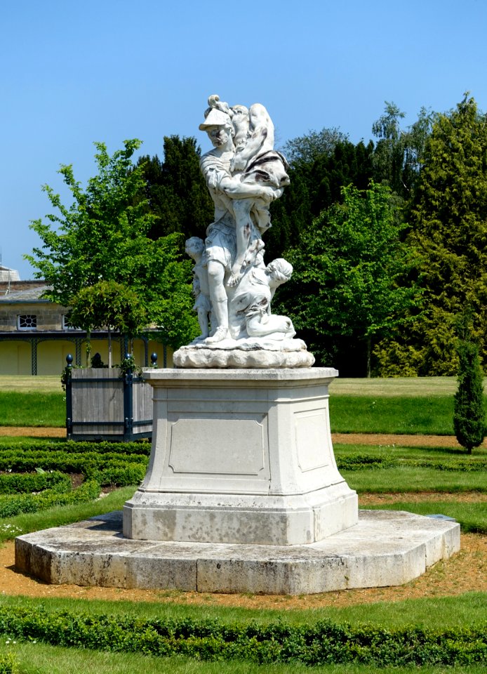Aeneas_and_Anchises_by_John_Cheere,_1700s_-_Wrest_Park_-_Bedfordshire,_England_-_DSC08325