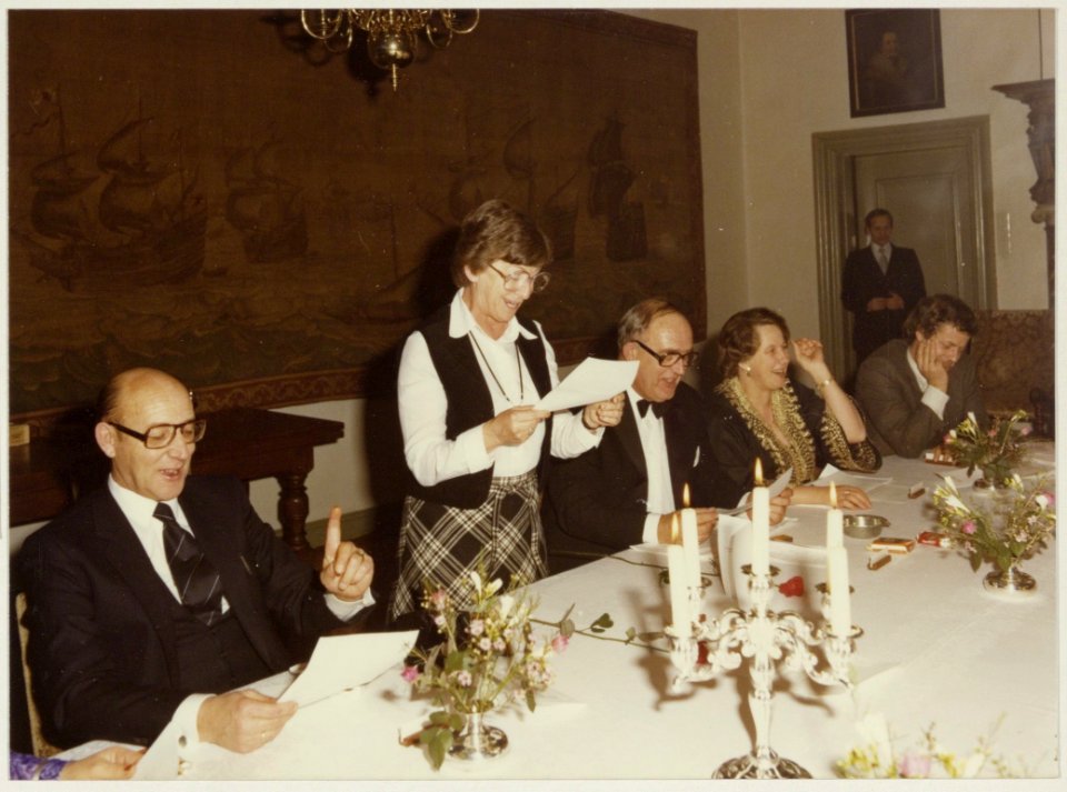 Afscheidsdiner_voor_wethouder_L.D._van_den_Berg_(CDA)_V.l.n.r._T._van_de_Water,_Mevr._Reehorst_en_L.D._van_den_Berg,_NL-HlmNHA_54014085_02