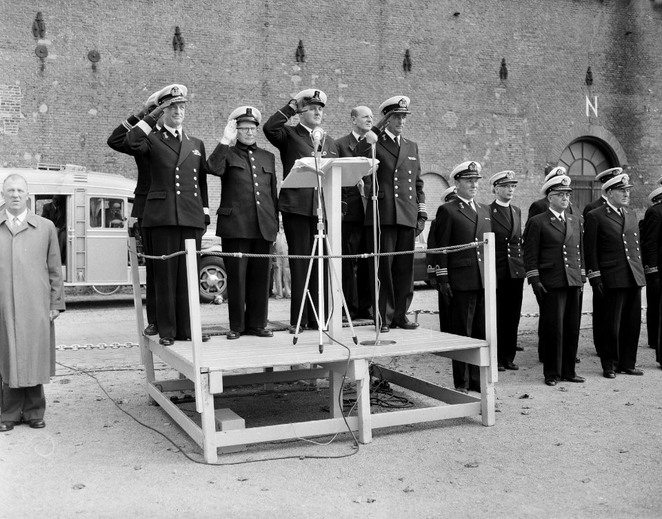 Afscheid_oudste_marineman_werkman_J_T_Jaske_marinekazerne_Amsterdam,_Bestanddeelnr_908-0268