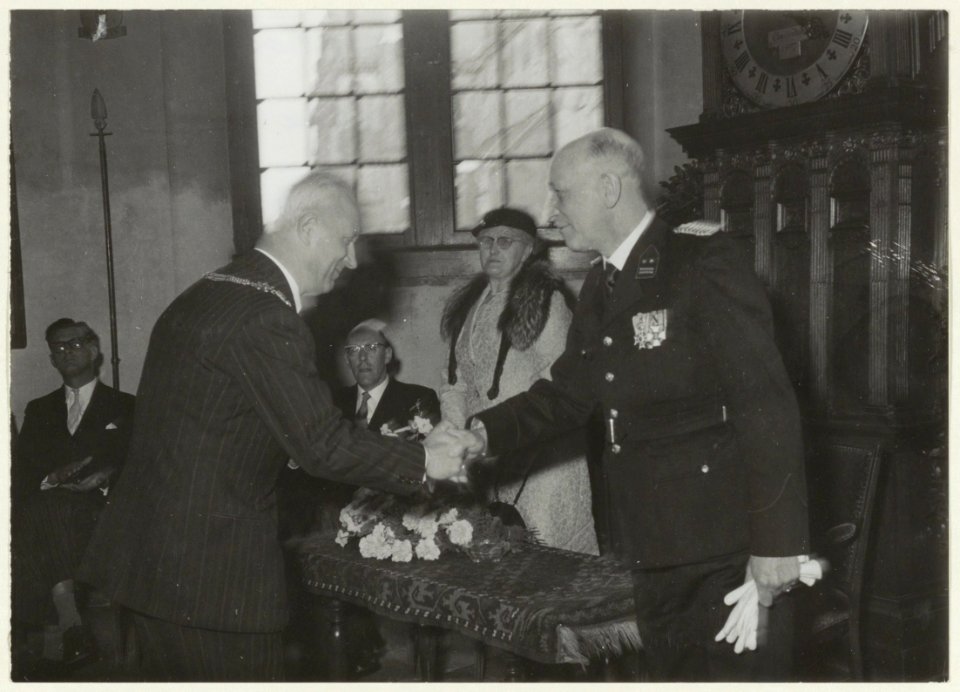 Afscheid_in_de_Gravenzaal_van_hoofdcommissaris_van_politie_J._Fontijne._NL-HlmNHA_54008649