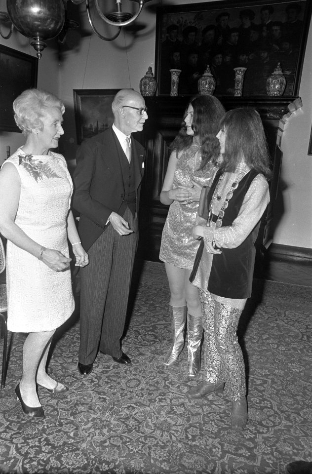 Afscheidsreceptie_mr._J.C._v.d._Berg_(gemeente_secretaris_van_Amsterdam)_dochter,_Bestanddeelnr_922-0039