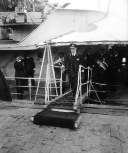 Afscheid_Luitenant_Admiraal_Helfrich_aan_boord_van_Hr._Ms._Jacob_van_Heemskerk,_Bestanddeelnr_903-0348