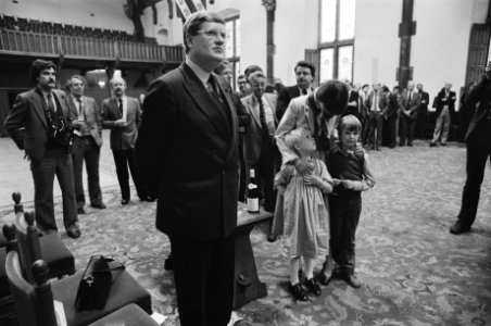 Afscheidsreceptie_in_Ridderzaal_van_Wiegel_(VVD)._Wiegel_en_vrouw_en_kinderen_ti,_Bestanddeelnr_932-1266