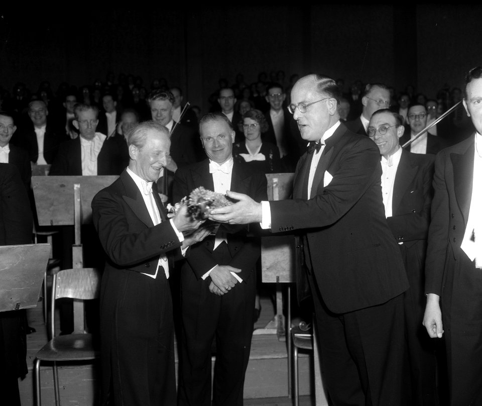 Afscheid_Adolph_Poth_Residentie_orkest_Willem_Otterl_Burgemeester_Schokking,_Bestanddeelnr_904-3346