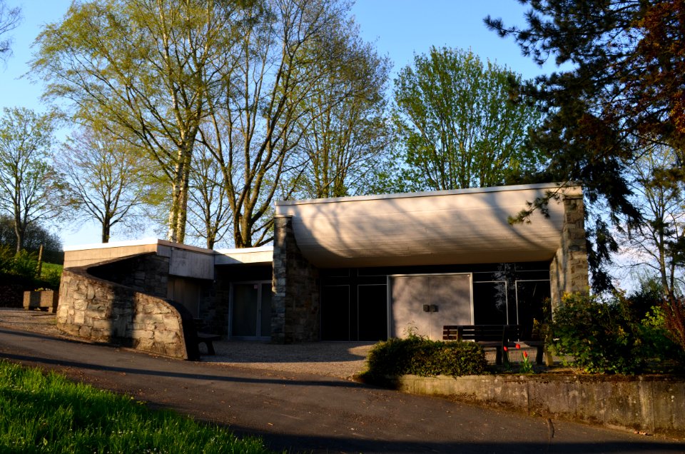 Ahlbach,_Friedhof,_Trauerhalle