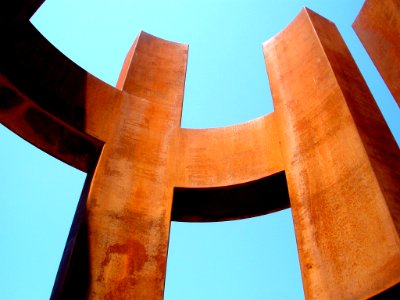 Agoncillo_-_Würth_Rioja,_Museo_53_-_Vacio_del_cilindro_(2007)_-_Ramon_Cerezo