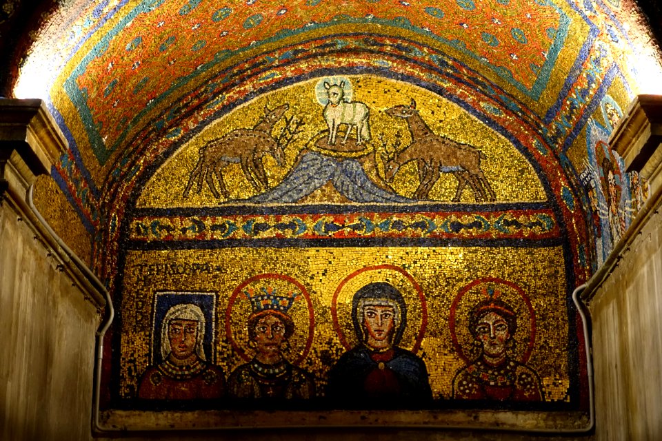 Agnus_Dei_-_Santa_Prassede_-_Rome,_Italy_-_DSC05752