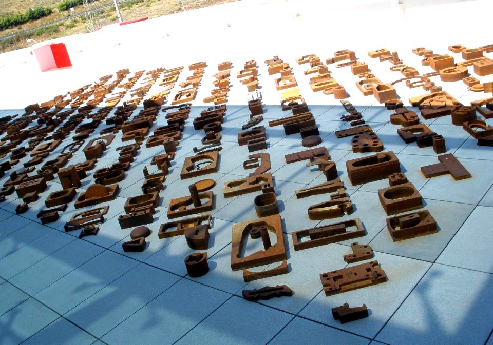 Agoncillo_-_Würth_Rioja,_Museo_14_-_Miquel_Navarro